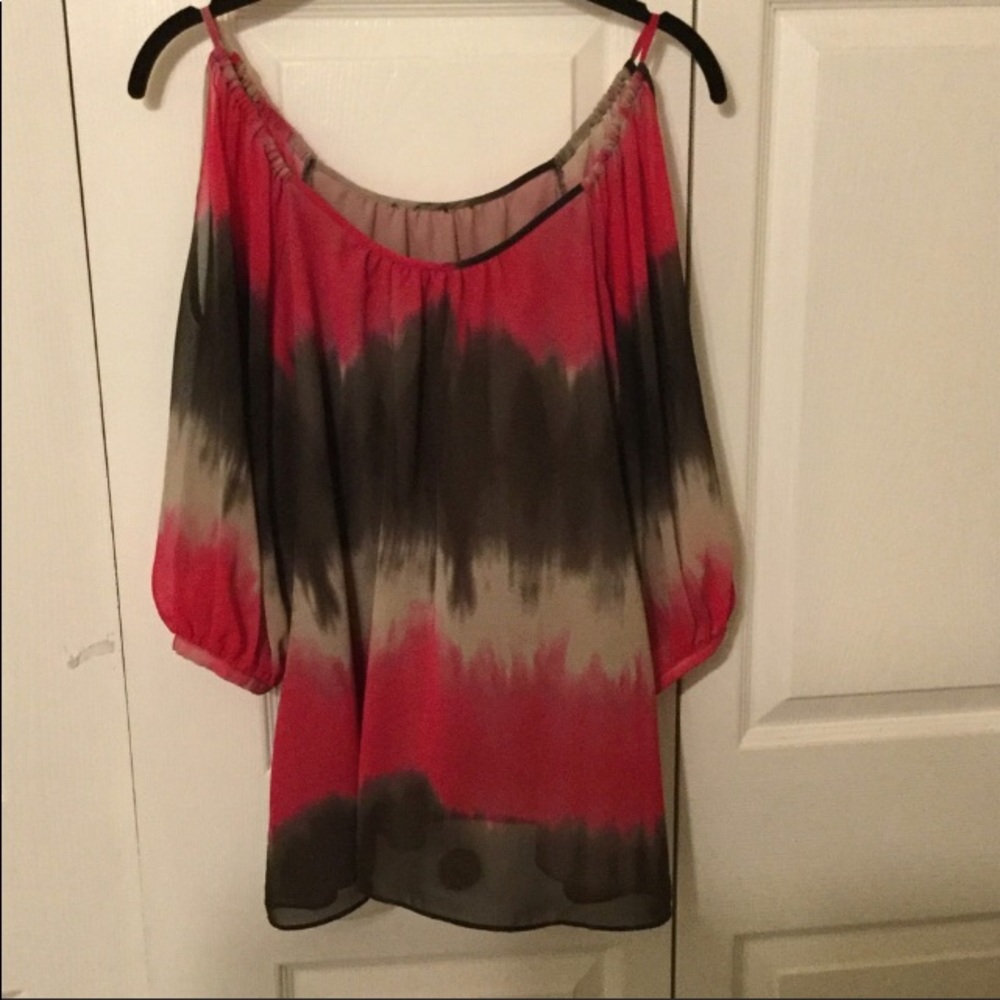 ❤️INC Pretty cold shoulder top